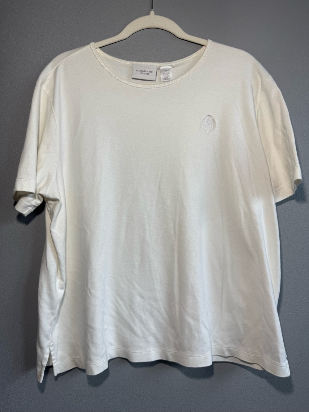 Liz Claiborne White Short Sleeve Crewneck Tee